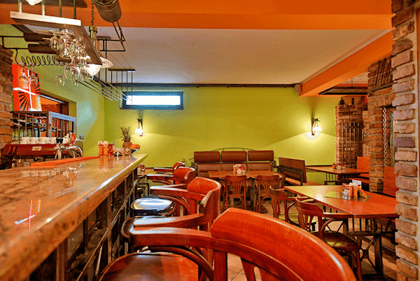 Mechaniczna Pomarańcza
      Villa & Restaurant — zdjęcie 3